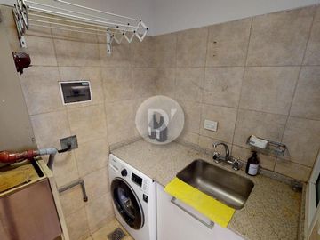 Departamento en venta, 4 ambientes, con cochera y baulera. Vicente López, sobre Avenida Libertador.