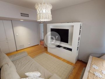 Departamento en venta, 4 ambientes, con cochera y baulera. Vicente López, sobre Avenida Libertador.