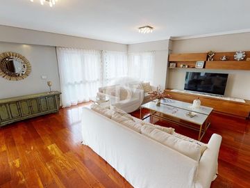 Departamento en venta, 4 ambientes, con cochera y baulera. Vicente López, sobre Avenida Libertador.
