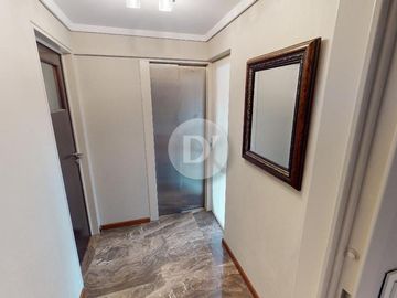 Departamento en venta, 4 ambientes, con cochera y baulera. Vicente López, sobre Avenida Libertador.