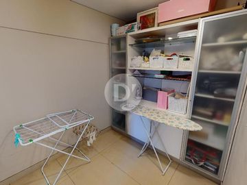 Departamento en venta, 4 ambientes, con cochera y baulera. Vicente López, sobre Avenida Libertador.