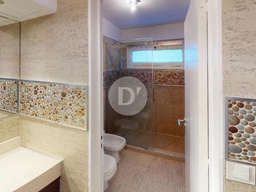 Departamento en venta, 4 ambientes, con cochera y baulera. Vicente López, sobre Avenida Libertador.