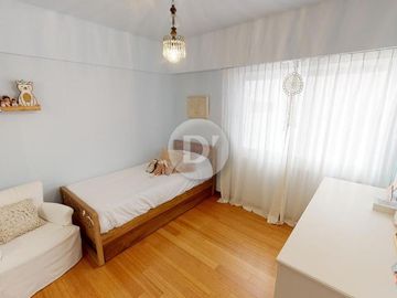 Departamento en venta, 4 ambientes, con cochera y baulera. Vicente López, sobre Avenida Libertador.