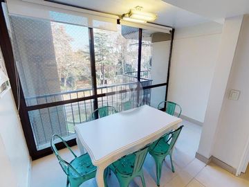 Departamento en venta, 4 ambientes, con cochera y baulera. Vicente López, sobre Avenida Libertador.