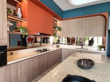 Rumah Mewah Furnished Pik, Area Full View Laut dan Golf