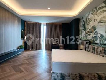 Rumah Mewah Furnished Pik, Area Full View Laut dan Golf