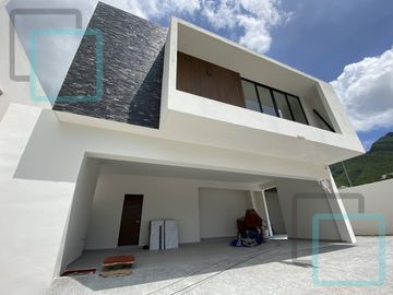 CASA EN VENTA PEDREGAL DE LA MONTAÑA ZONA CARRETERA NACIONAL MONTERREY