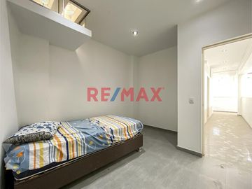 OPORTUNIDAD DE NEGOCIO O VIVIENDA!!!

SE VENDE CASA DE 3 PISOS!!! EN ESQUINA !!! RODEADO DE VIVIENDAS , TIENDAS , A 4 CUADRAS DE LA AV TUPAC AMARU C