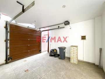 OPORTUNIDAD DE NEGOCIO O VIVIENDA!!!

SE VENDE CASA DE 3 PISOS!!! EN ESQUINA !!! RODEADO DE VIVIENDAS , TIENDAS , A 4 CUADRAS DE LA AV TUPAC AMARU C