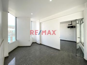OPORTUNIDAD DE NEGOCIO O VIVIENDA!!!

SE VENDE CASA DE 3 PISOS!!! EN ESQUINA !!! RODEADO DE VIVIENDAS , TIENDAS , A 4 CUADRAS DE LA AV TUPAC AMARU C