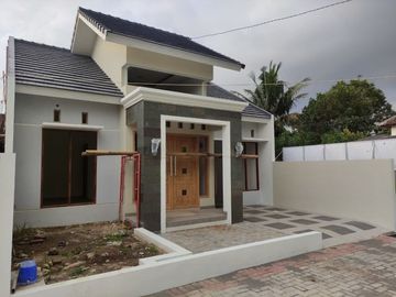 RUMAH MURAH MAGELANG 300 JUTAAN, DEKAT KE PUSAT PERBELANJAAN