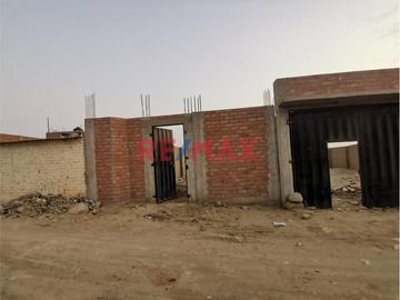 Terreno ubicado en la Villa Costanera, cerca a al Cuartel, a Centros recreacionales, turísticos como el Cerro La Virgen, a la
 zona del Tablazo de Hu