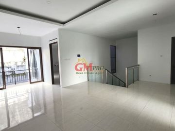 Dijual Ru7mah Baru 2 Lantai di Setrasari bandung - Utara
