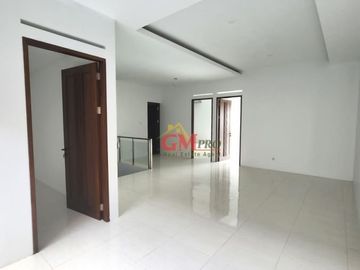 Dijual Ru7mah Baru 2 Lantai di Setrasari bandung - Utara