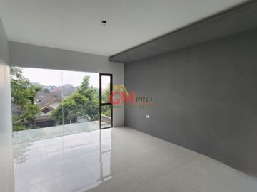 Dijual Ru7mah Baru 2 Lantai di Setrasari bandung - Utara