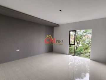 Dijual Ru7mah Baru 2 Lantai di Setrasari bandung - Utara