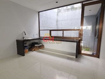 Dijual Ru7mah Baru 2 Lantai di Setrasari bandung - Utara