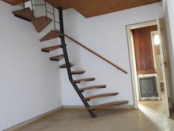 SE VENDE CASA con PARQUE en BARRIO RESIDENCIAL