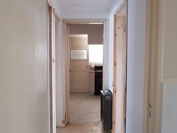 SE VENDE CASA con PARQUE en BARRIO RESIDENCIAL