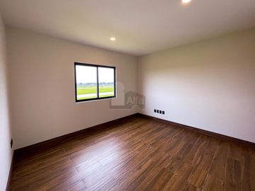 Residencia moderna de estilo californiano con vista al Lago en Metepec