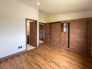 Residencia moderna de estilo californiano con vista al Lago en Metepec