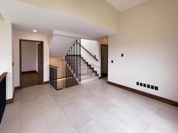 Residencia moderna de estilo californiano con vista al Lago en Metepec