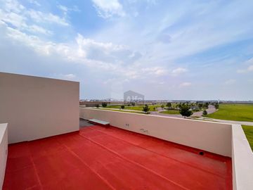 Residencia moderna de estilo californiano con vista al Lago en Metepec
