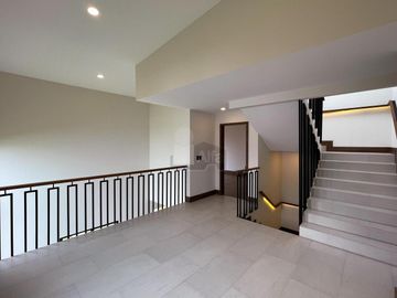 Residencia moderna de estilo californiano con vista al Lago en Metepec