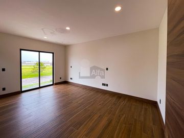 Residencia moderna de estilo californiano con vista al Lago en Metepec