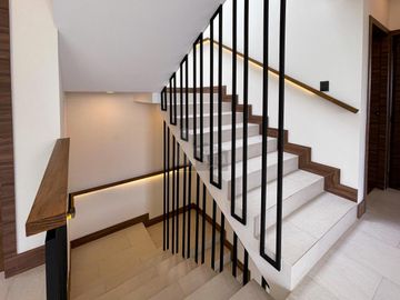 Residencia moderna de estilo californiano con vista al Lago en Metepec