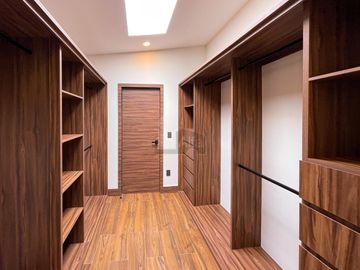 Residencia moderna de estilo californiano con vista al Lago en Metepec