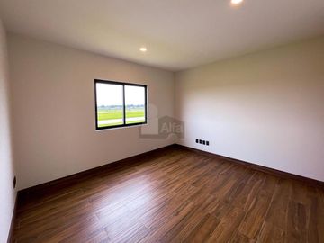 Residencia moderna de estilo californiano con vista al Lago en Metepec
