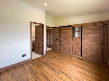 Residencia moderna de estilo californiano con vista al Lago en Metepec
