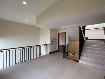 Residencia moderna de estilo californiano con vista al Lago en Metepec