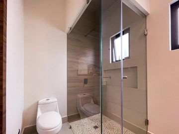 Residencia moderna de estilo californiano con vista al Lago en Metepec