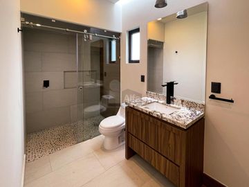 Residencia moderna de estilo californiano con vista al Lago en Metepec