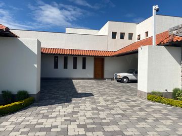 I3 vende casa puembo