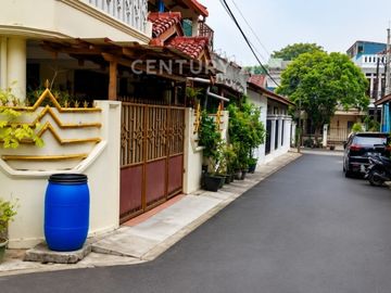 Rumah Hook Strategis Di Rawamangun SHM LT 185 M Bebas Banjir