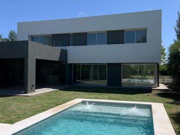 Casa a Estrenar en Fincas de Iraola 2