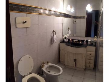 CHALET DE 6 AMB SOBRE IMPORTANTE LOTE