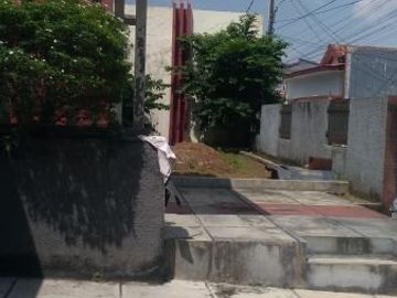 RUMAH MURAH LUAS TANAH BESAR DEKAT GALAXY PEKAYON JAYA BEKASI