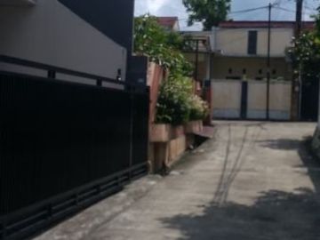 RUMAH MURAH LUAS TANAH BESAR DEKAT GALAXY PEKAYON JAYA BEKASI