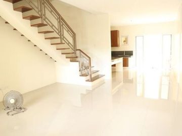 PH757 Spacious Townhouse For Sale In Visayas Avenue