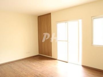 PH757 Spacious Townhouse For Sale In Visayas Avenue