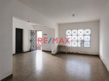 Venta De Casa De 2 Pisos En Collique – Precio De Remate