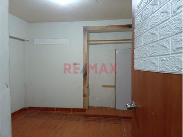 Venta De Casa De 2 Pisos En Collique – Precio De Remate
