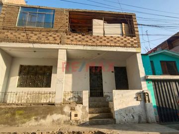 Venta De Casa De 2 Pisos En Collique – Precio De Remate