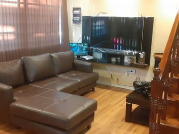 ¡GRAN OPORTUNIDAD… - INTERESANTE CASA DE DOS PLANTAS EN VILLA LUZURIAGA