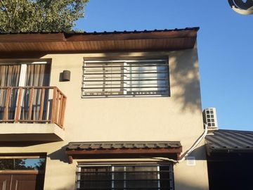 ¡GRAN OPORTUNIDAD… - INTERESANTE CASA DE DOS PLANTAS EN VILLA LUZURIAGA