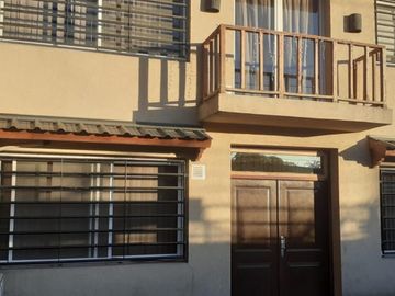 ¡GRAN OPORTUNIDAD… - INTERESANTE CASA DE DOS PLANTAS EN VILLA LUZURIAGA